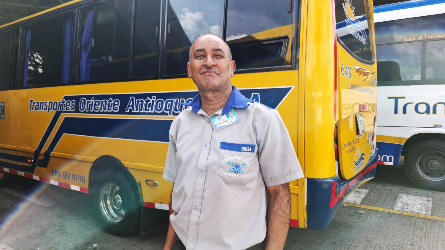 Los equipajeros de la Terminal del Norte de Medellín, siempre están listos para servir